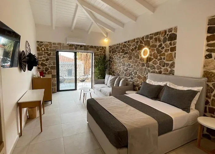 Trocadero Ermioni Suites 4*