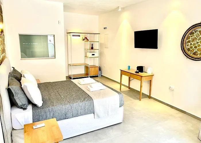 Trocadero Ermioni Suites